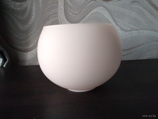 Плафон, высота 10см, ширина 12см, отверстие под патрон 5 см