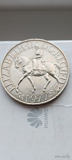 25 пенсов Великобритания 1977 года. Елизавета на коне. Монета не чищена.