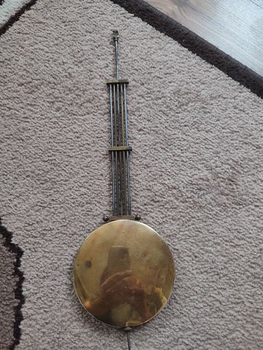 Маятник старинных настенных часов