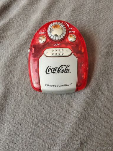 С рубля! Радиоприемник Coca-Cola из нулевых.