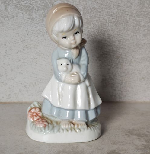 Статуэтка девочка