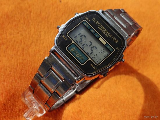 Электронные часы, Электроника 52Б (Electronika 52B), сигнал и 5 мелодий (в том числе Калинка и Подмосковные вечера), экспортный вариант. Нечастые. Торг есть.