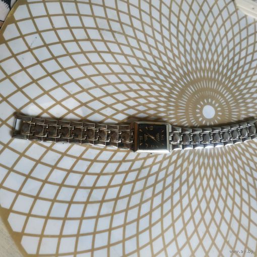 Часы наручные  с браслетом.Состояние на скане. В коллекцию,ремонт,на запчасти.