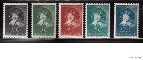 Нидерланды-1937,(Мих.308-312)  * (след от накл.)  ,  Живопись, Портреты детей(полная серия)