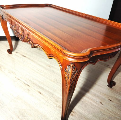 Журнальный столик.