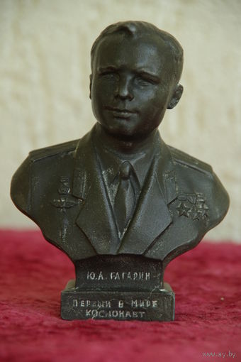 Бюст Гагарин высота 12 см