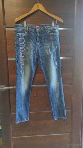 Фирменные джинсы RawDenim размер L. +- 46 размер.  отличном состоянии. Длина 99 см, ПОталии 45 см, ПОбедер 54 см, ПО ноги по верху  см, ПО ноги по низу  см.