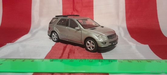 Машинка (модель) Welly Mercedes-Benz ML350 примерно 1:43