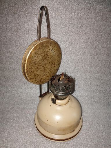 Старая керосиновая лампа