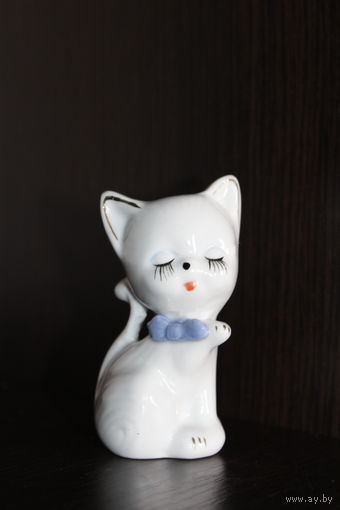 Фарфоровая статуэтка "Кошечка".