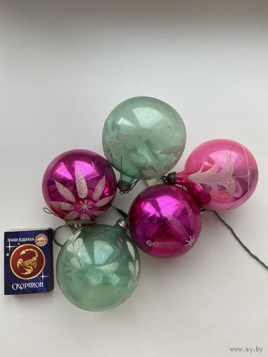 Елочные игрушки.