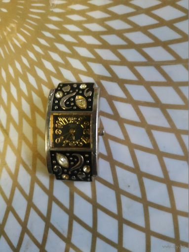 Часы наручные OMAX , тикают. Состояние на скане.