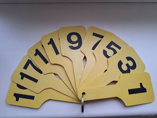 Набор желтый цифр-веера двухстороннего от 1-20 пластиковый, б.у в отличном состоянии