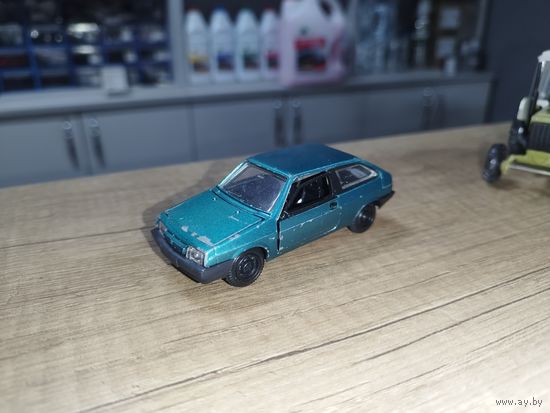 Ваз 2108 СССР,имеются сколы,с рубля