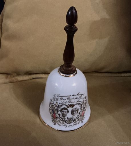 Колокольчик памятный Свадьба Принц Чарльз и Диана фарфор Англия 1981 г