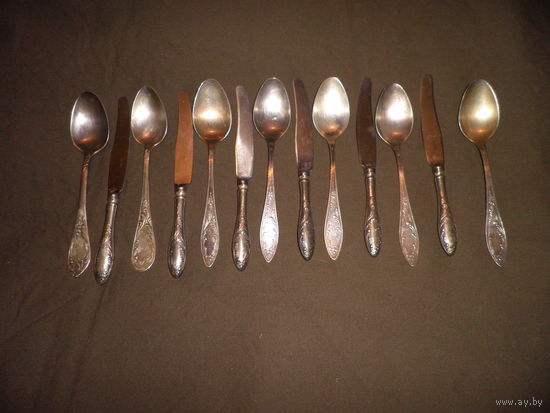 Набор столовых приборов,мельхиоровые ложки и ножи (МНЦ) СССР 13 предметов.С рубля.