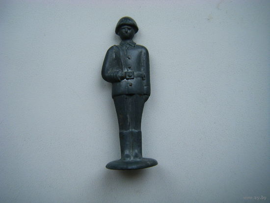 Оловянный солдатик из СССР.