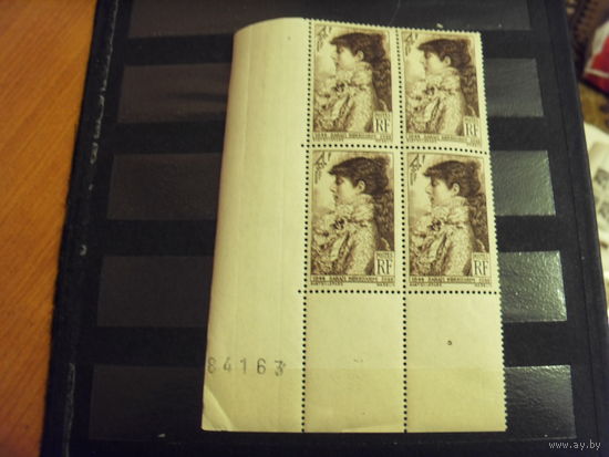 1945 Франция квартблок с номером листа выпускалась одиночкой MNH**(3-7)