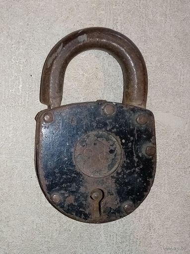 Стародавний навесной замок без ключа 2