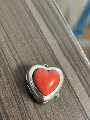 Часы в виде кулона