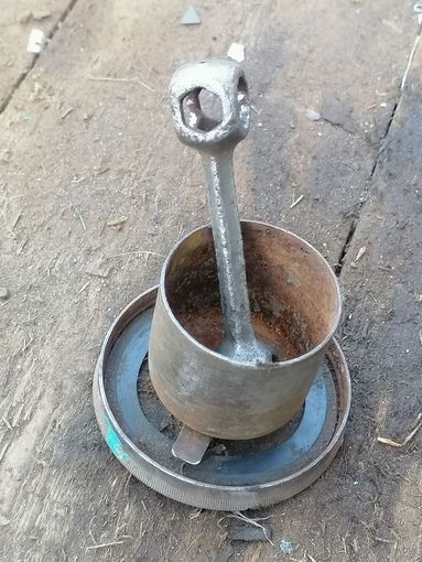 Велоключ и крышка топливного бака с мерным СТАКАНОМ мотоцикла ИЖ.