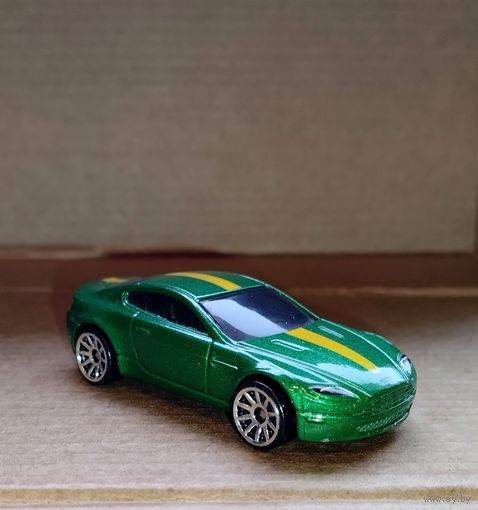 Hot Wheels Mattel Aston Martin V8 Vantage модель #20 Астон Мартин