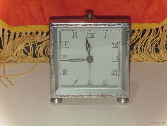 Часы будильник THIEL