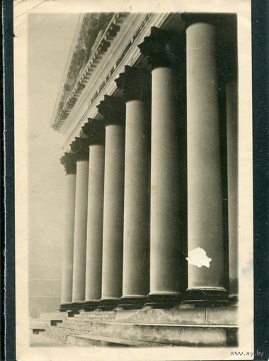 Ленинград. Антирелигиозный музей (бывш. Исаакиевский собор). Коллонада юзного портика. Изд. 1939