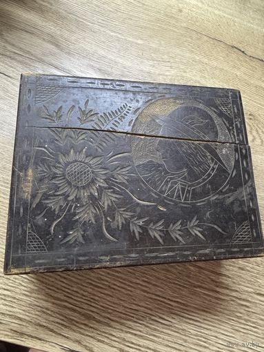 Шкатулка старинная.