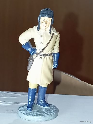 Солдат . Танкист 1941 - 1945 г. Металл , 6 см .