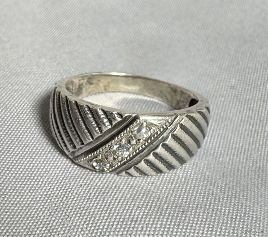 Кольцо серебряное 925 пробы. 33