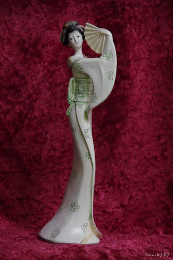 Статуэтка ( художественный пластик) 27 ,5 см ( целая )