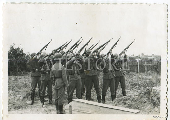 Похороны немецких солдат под Минском. 1944 год.