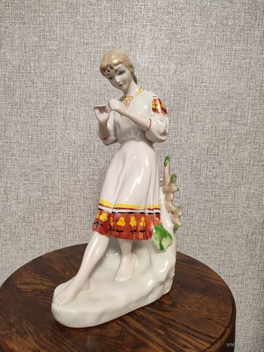 Статуэтка, фигурка фарфоровая Годание на ромашке.