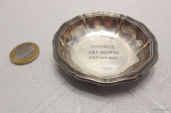 Приз. Серебро. Бренд "JEZLER" (с 1822 г.). Германия. Проба и клейма на месте, 27.31 грамм. Красивое, редкое, номерное изделие. Приз 1948 года (гравировка) в соревновании по гольфу. Отличное состояние.