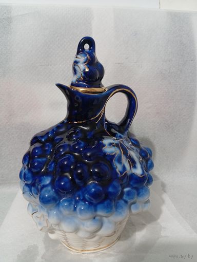 Виноград в корзине