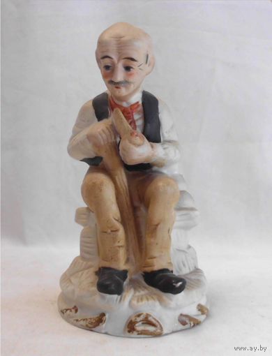 Статуэтка 14,8 см Дед с трубкой Фарфор Бисквит Германия Дефект