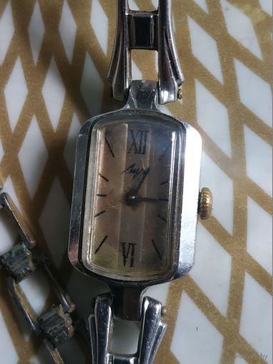 Часы наручные Луч с браслетом.  В коллекцию,ремонт,на запчасти.Состояние на скане.