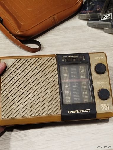 Радиоприемник альпинист 321,не проверялся,с рубля