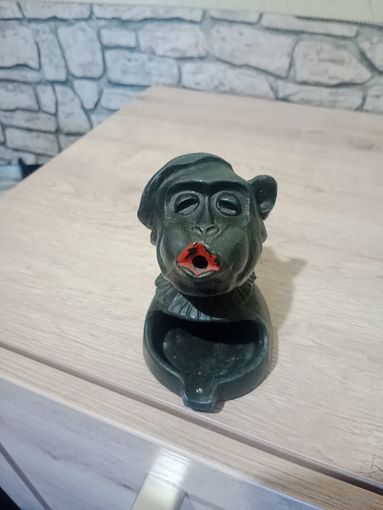 Пепельница дымящая обезьяна чугун СССР