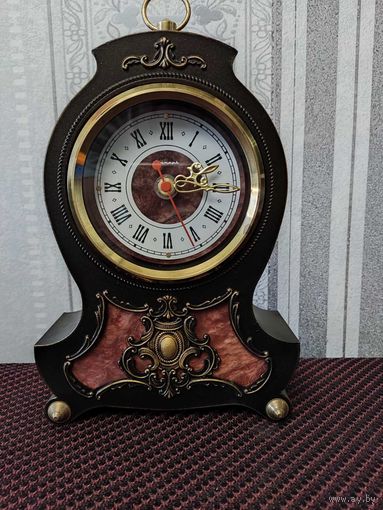 Часы настольные кварцевые Янтарь 2. 80-е гг. Отличное состояние. Новый механизм!