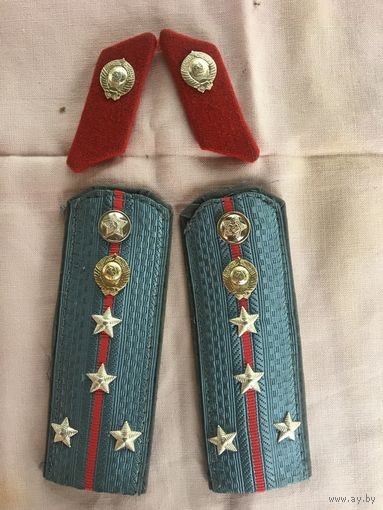 Повседневные погоны  на  рубашку и такие  же петлицы на китель,плащ ,шинель офицера  МВД СССР ОДНИМ  лотом!