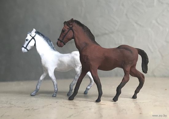Лошадь идущая, в масштабе 1/43