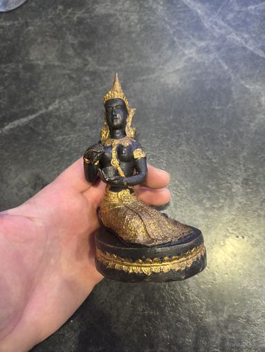 Старинная буддийская бронзовая статуэтка