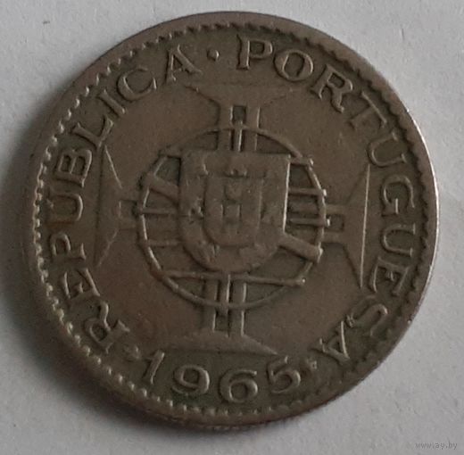 Мозамбик 2.5 эскудо, 1965 (14-5-17(в))