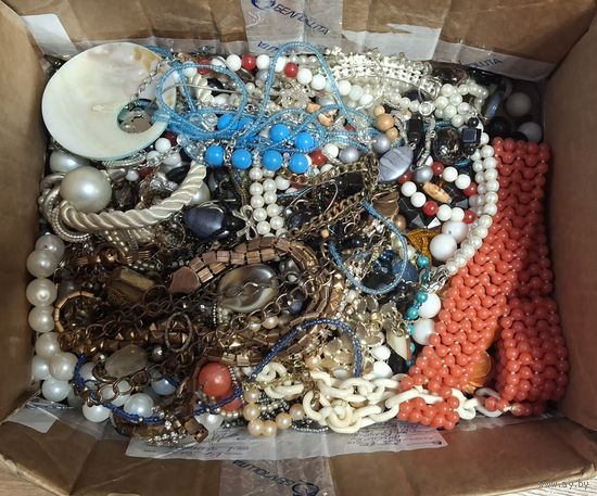 Коробка с бижутерией распродажа коллекции цена за все