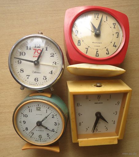 Часы настольные 4 шт.