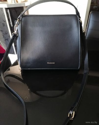 Небольшая, но вместительная сумочка, б/у