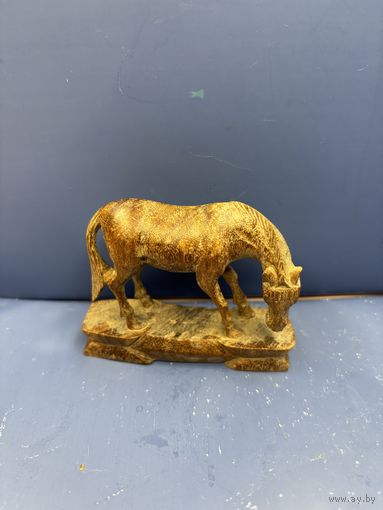 Статуэтка бегущая лошадь конь