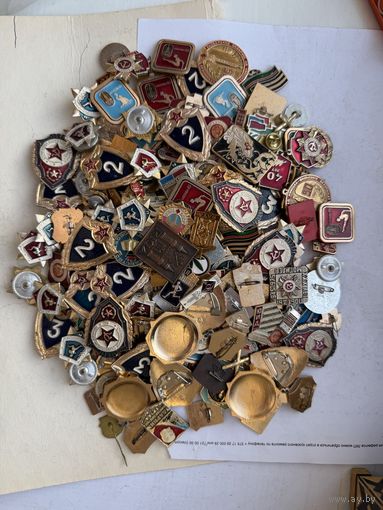 Значки разные 200 штук